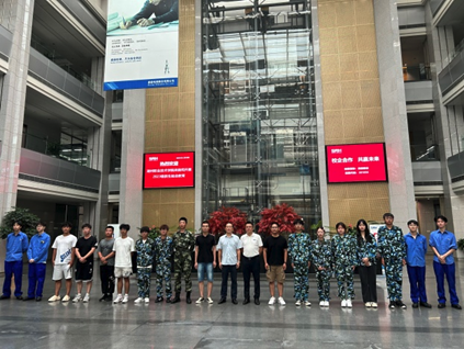 College-Enterprise Cooperation: University Faculty and Students Visit Sicher Elevator for the "First Class of the New Semester"
